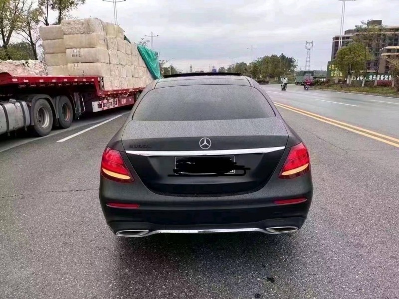 北京18年奔驰E8