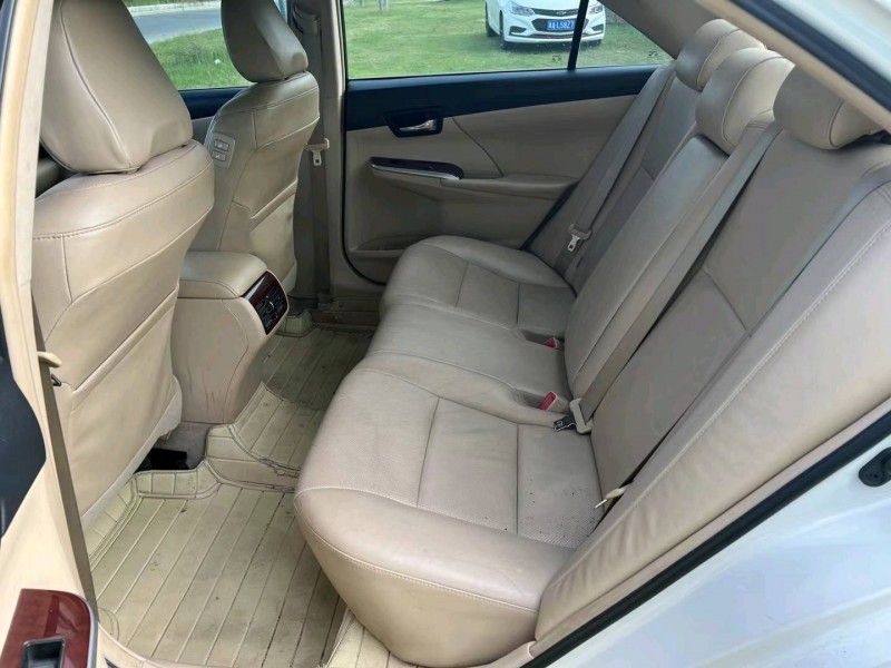 泰州13年丰田凯美瑞6