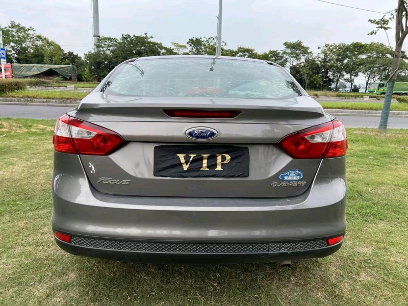 泰州15年福特福克斯8