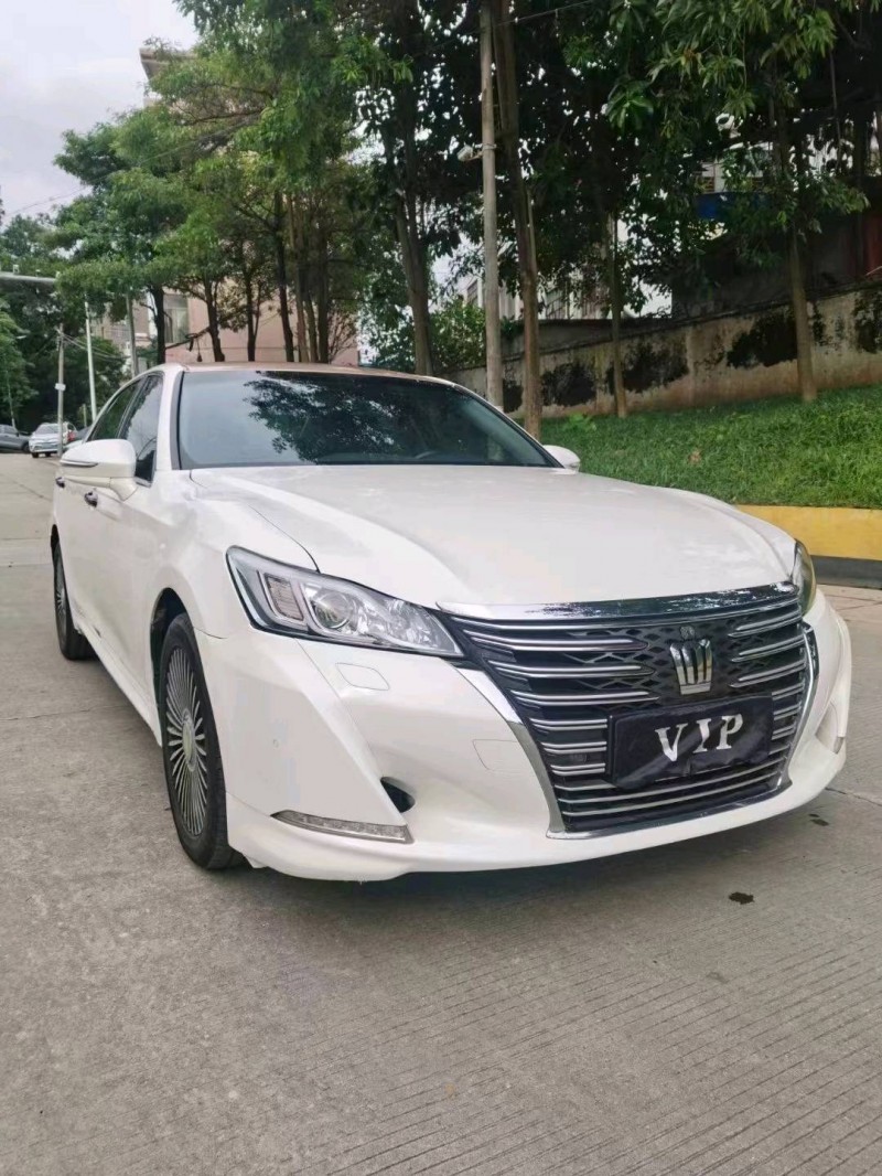 东莞16年丰田皇冠8