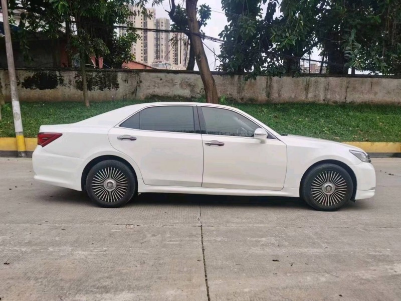 东莞16年丰田皇冠5