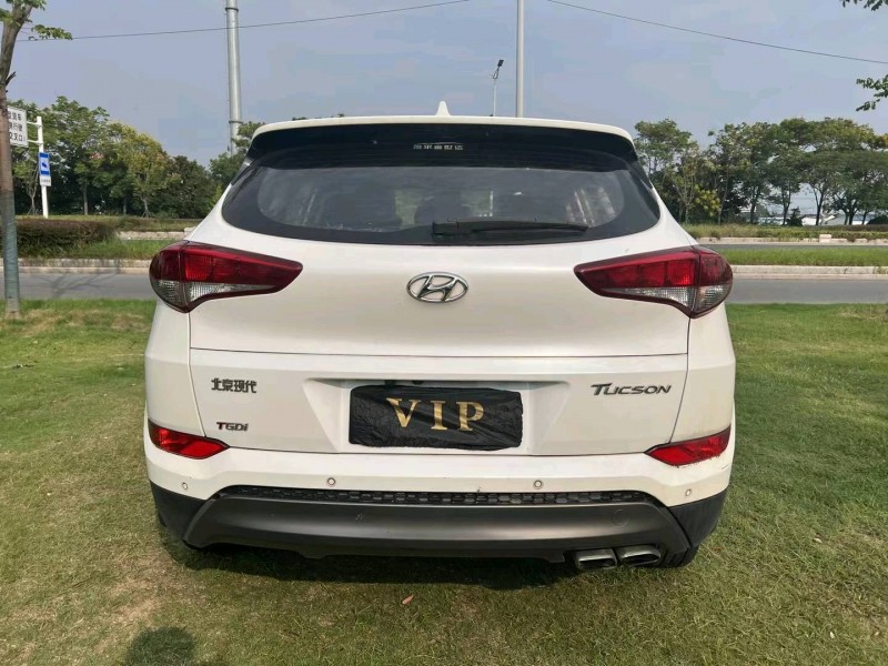 泰州16年现代途胜8