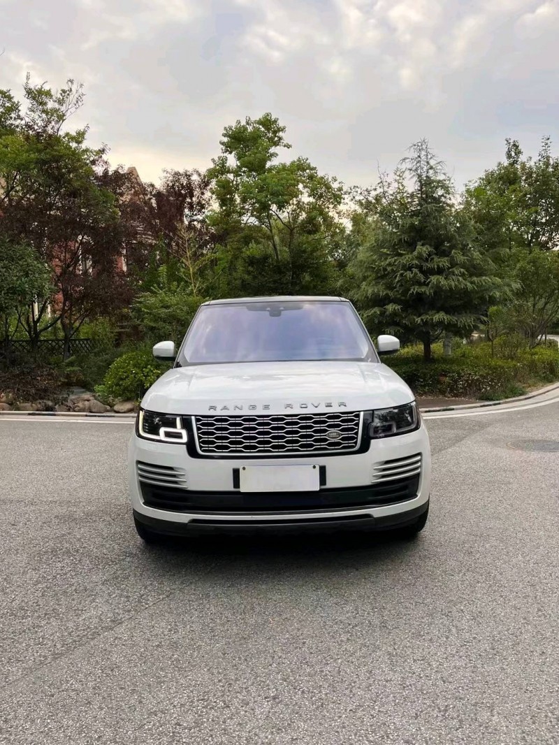 青岛19年路虎揽胜行政9