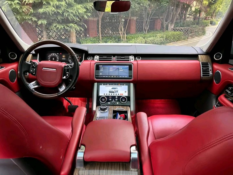 青岛19年路虎揽胜行政4