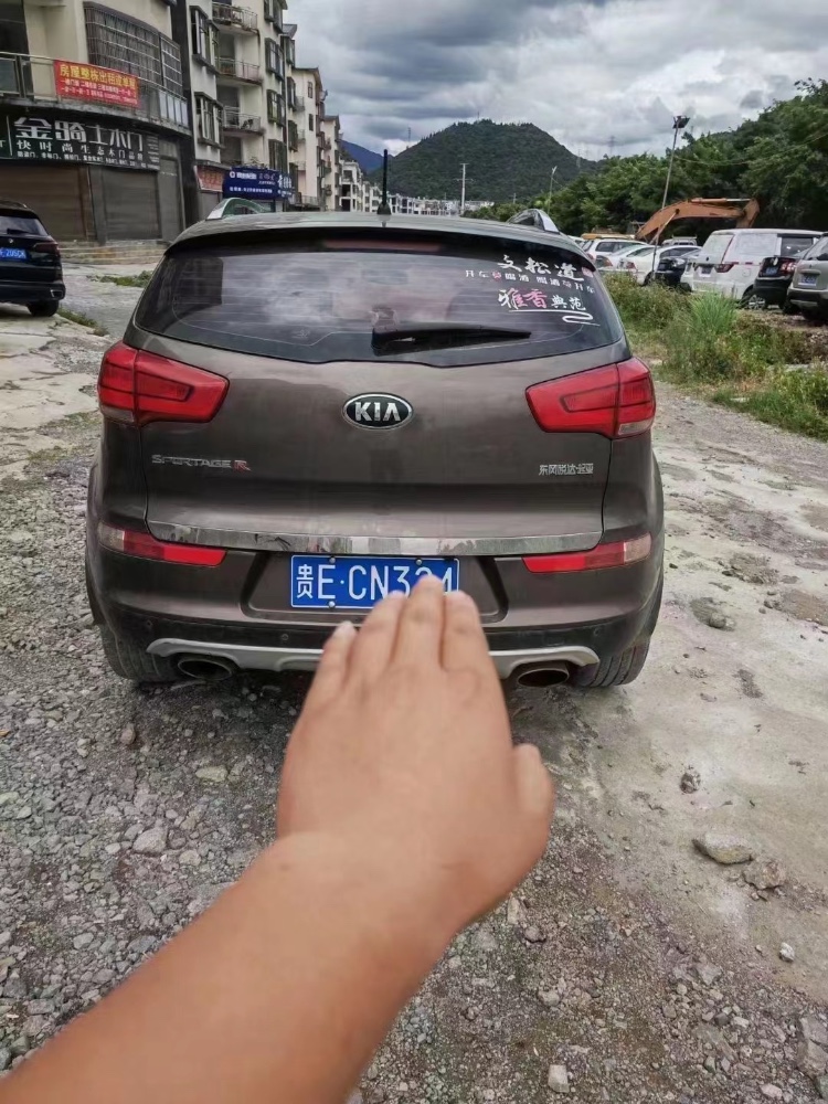貴陽16年起亞智跑3