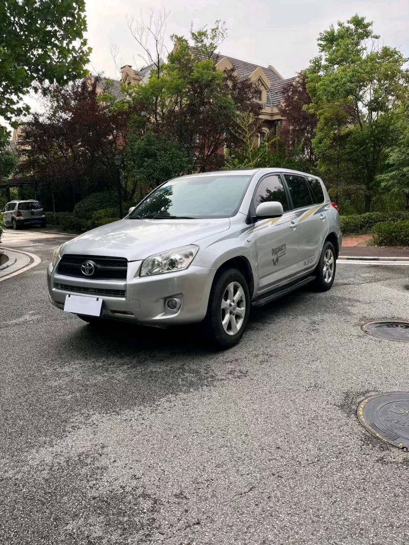 青岛11年丰田RAV4荣放3