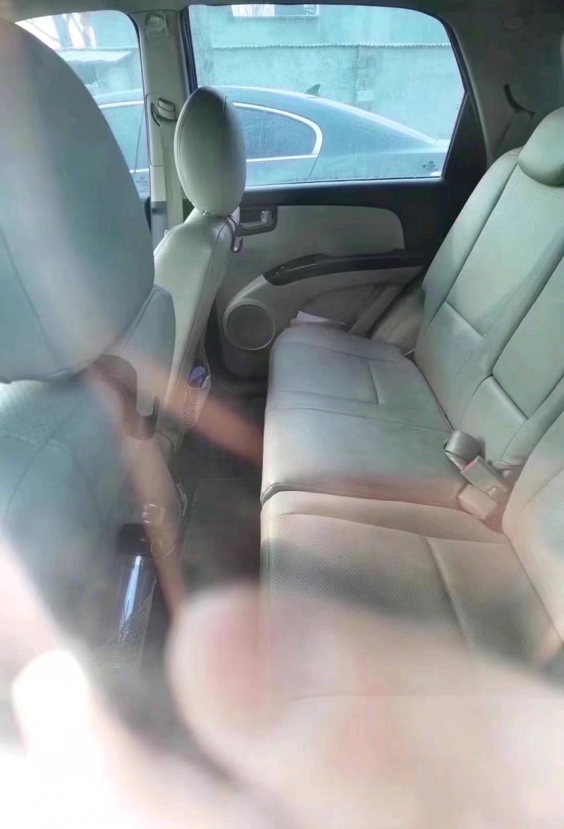 济宁11年起亚狮跑5