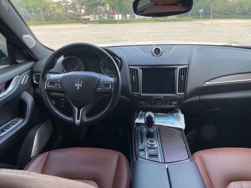 潍坊18年玛莎拉蒂Levante6