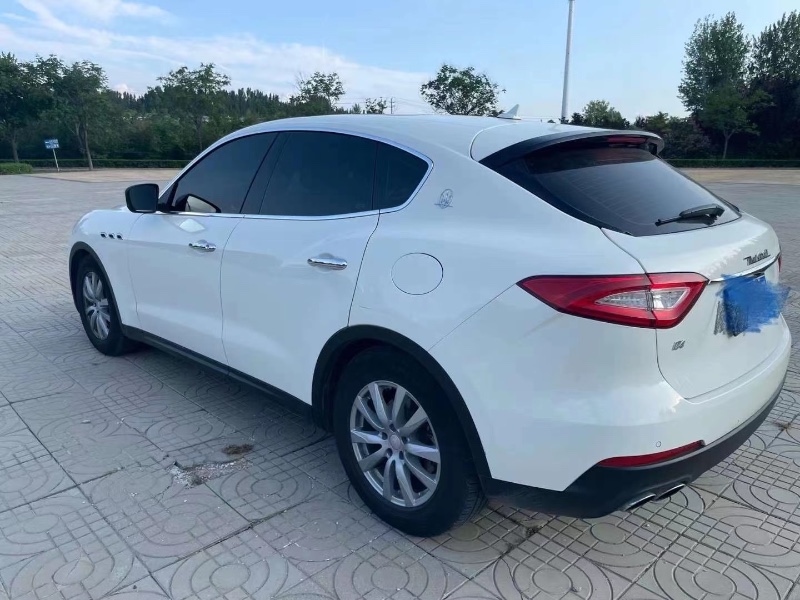 潍坊18年玛莎拉蒂Levante8