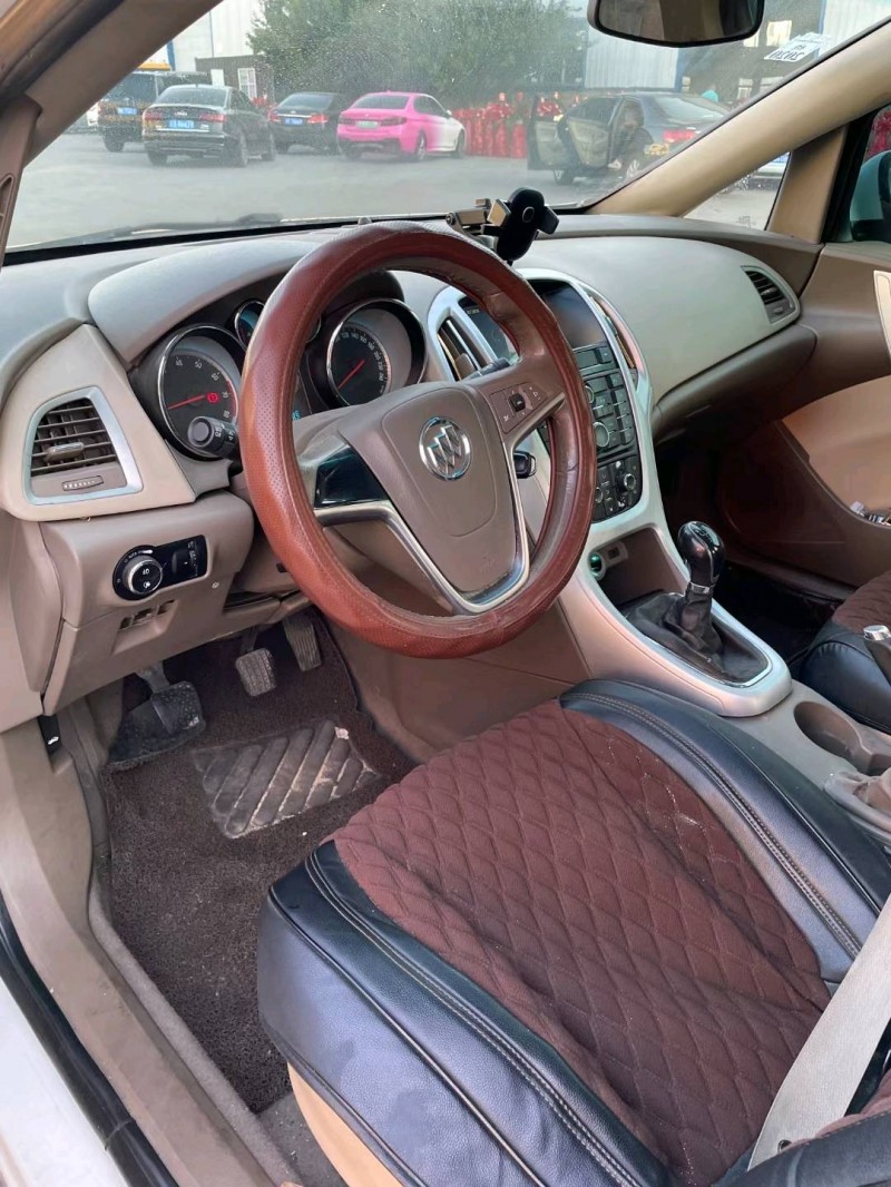 沈阳11年别克英朗GT9