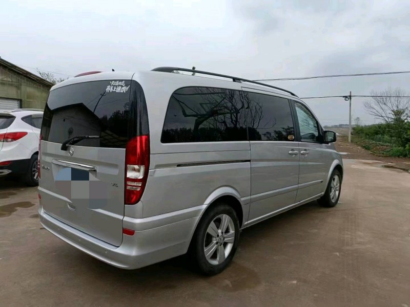 枣庄11年奔驰唯雅诺3