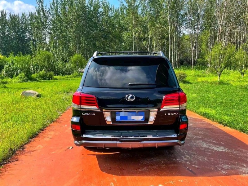 烟台10年雷克萨斯LX7