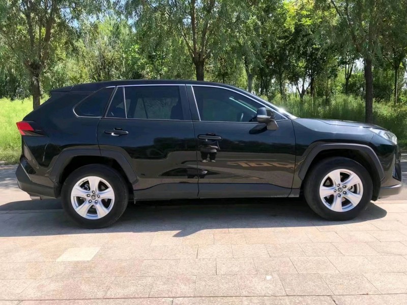 枣庄21年丰田RAV4荣放8