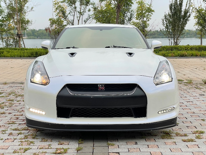 北京12年日产GT-R8