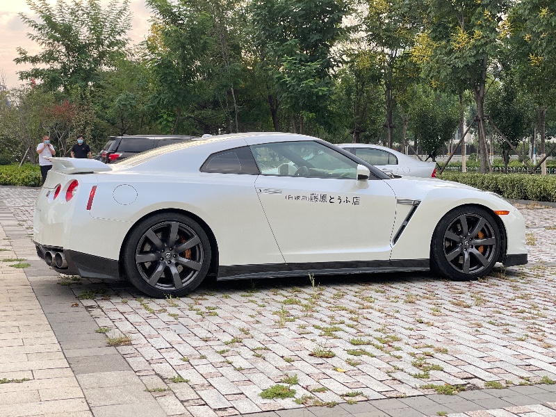 北京12年日产GT-R6