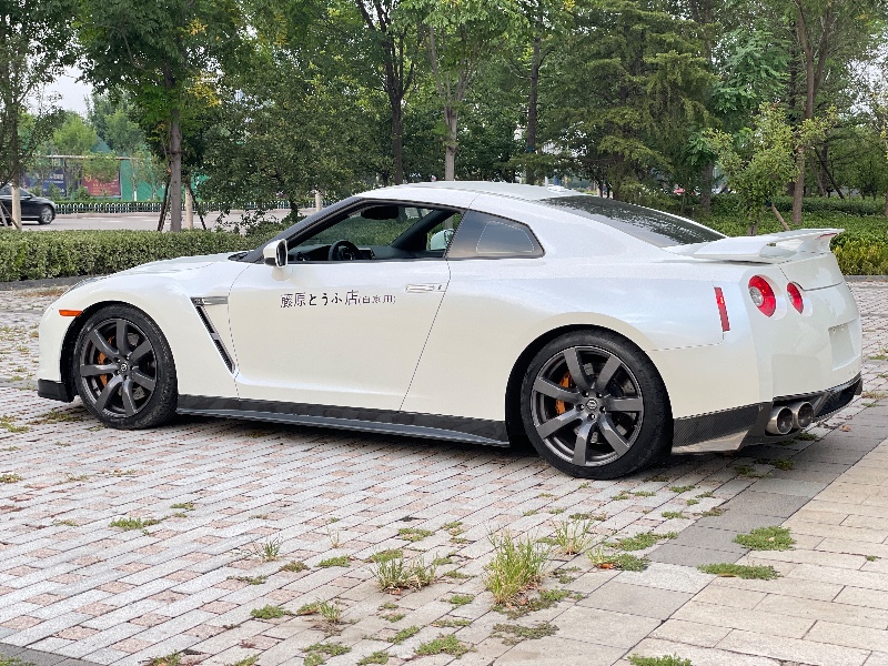 北京12年日产GT-R5