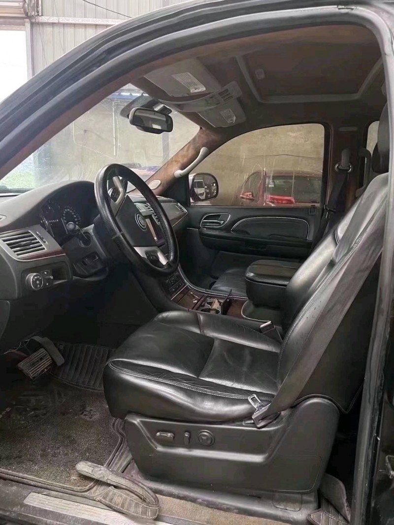 潍坊07年凯迪拉克凯雷德4