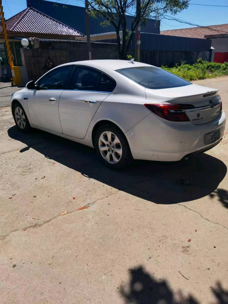 东营16年别克君威5