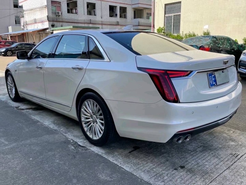 中山21年凯迪拉克CT66