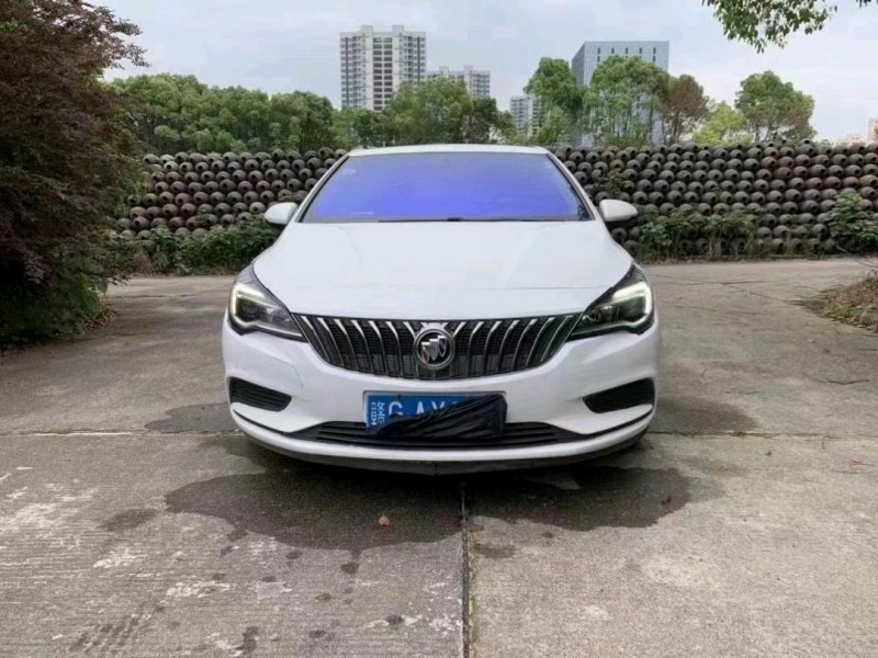 宜春18年别克威朗1