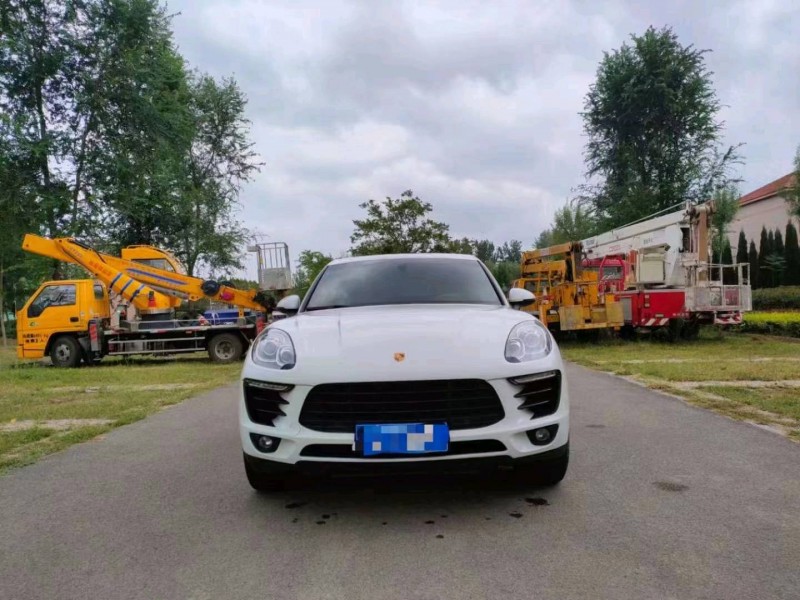 東營14年保時捷Macan1