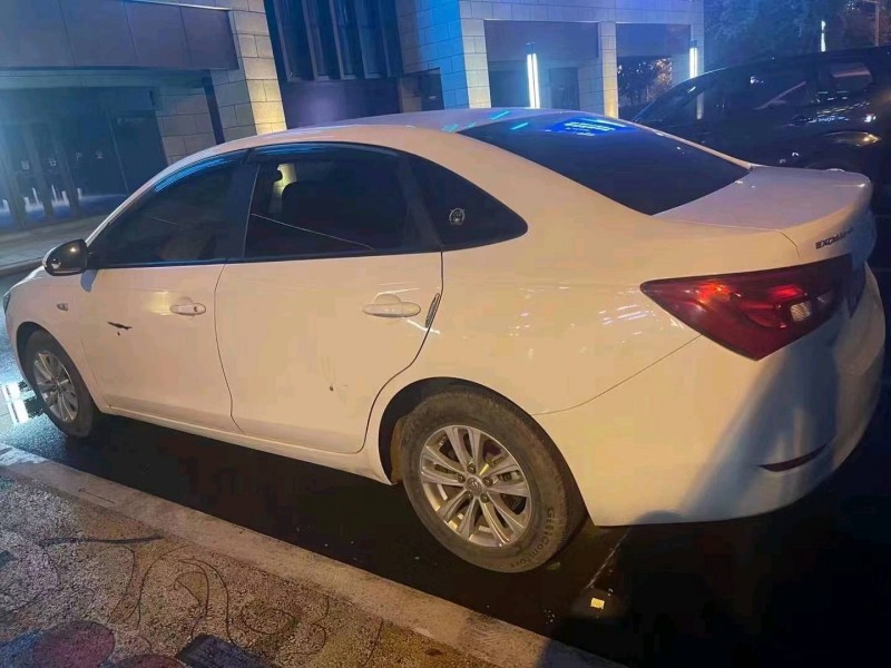 重庆17年别克英朗4