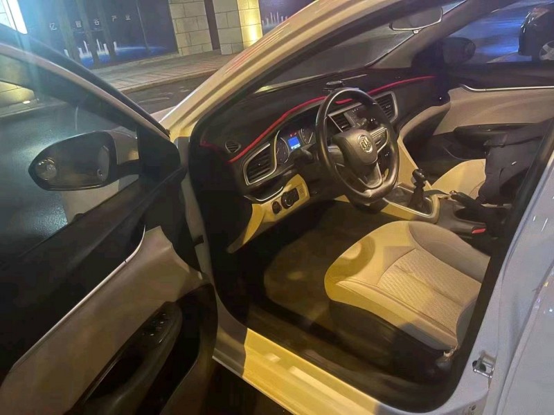 重庆17年别克英朗6