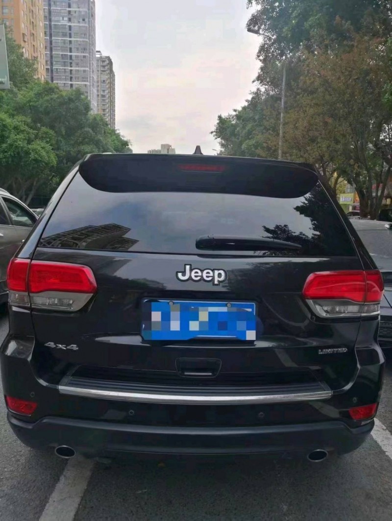 重庆16年Jeep大切诺基2