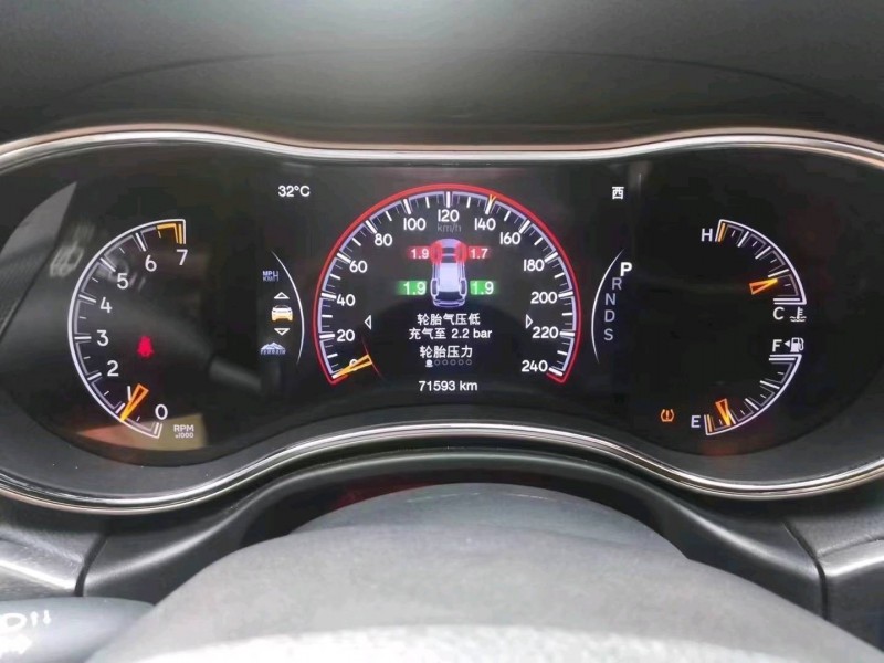 重庆16年Jeep大切诺基3