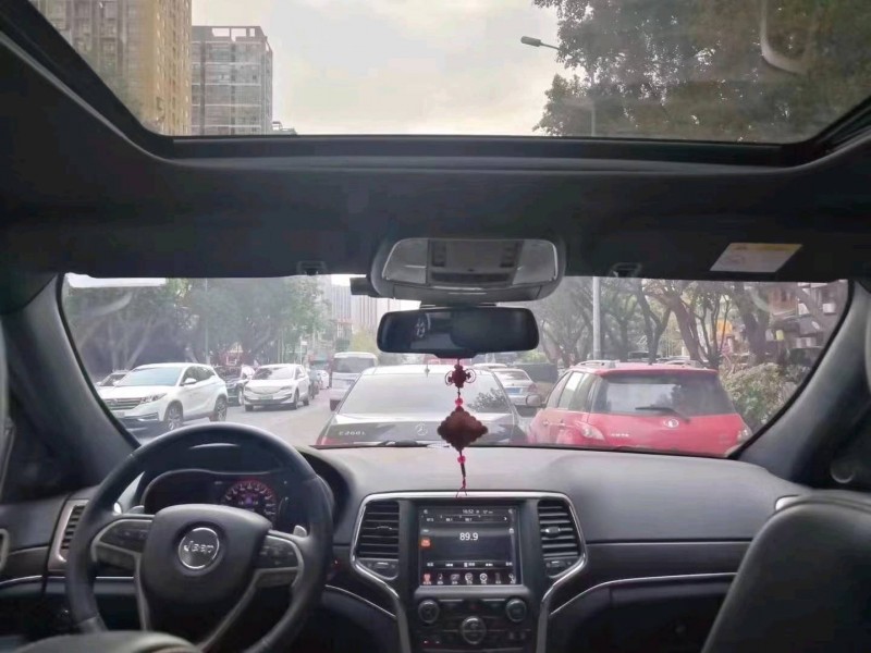 重庆16年Jeep大切诺基5