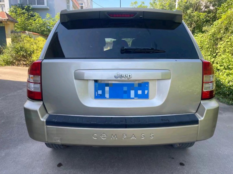 枣庄10年Jeep指南者1