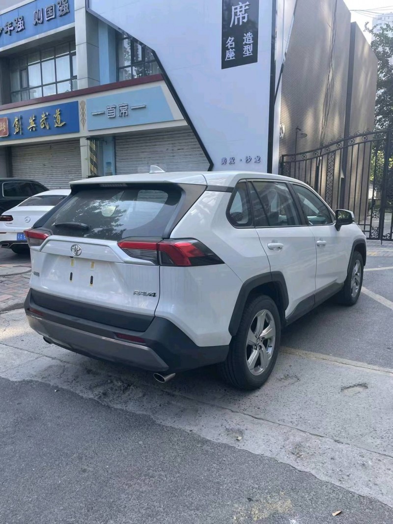 石家庄22年丰田RAV47