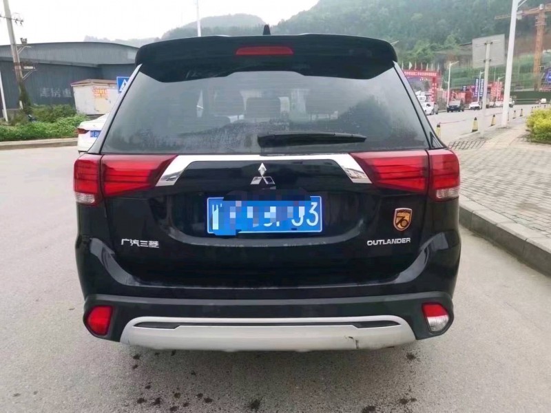 成都20年三菱帕杰罗5