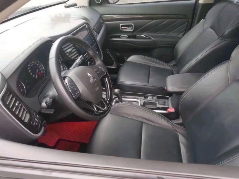 成都20年三菱帕杰罗2