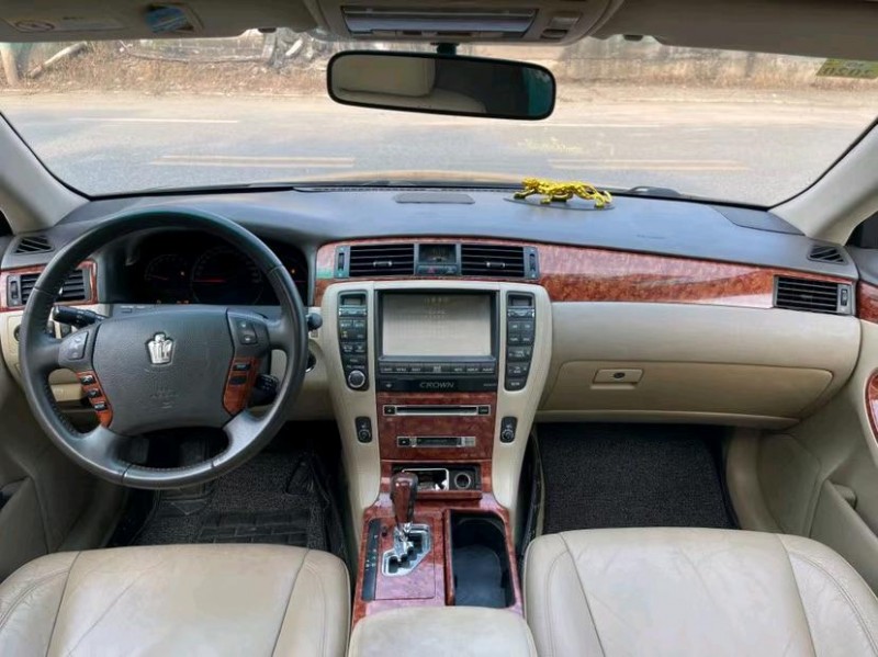 东莞05年丰田皇冠4