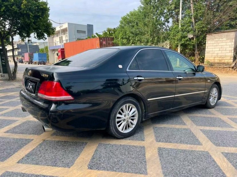 东莞05年丰田皇冠8