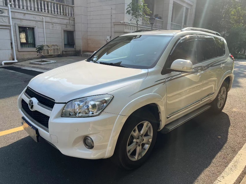 广州13年丰田RAV48