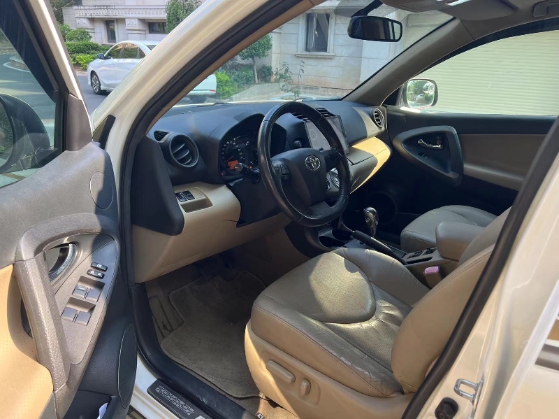广州13年丰田RAV46