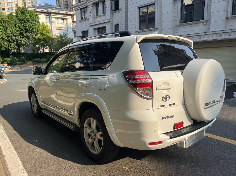 广州13年丰田RAV43