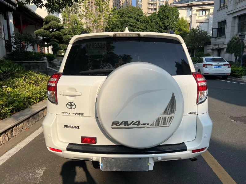 广州13年丰田RAV42