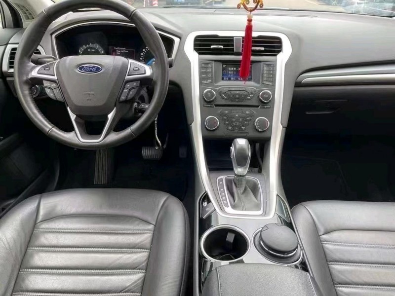 中山16年福特蒙迪欧8