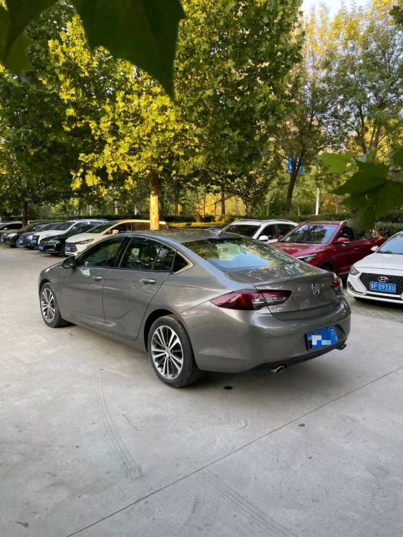 枣庄18年别克君威8