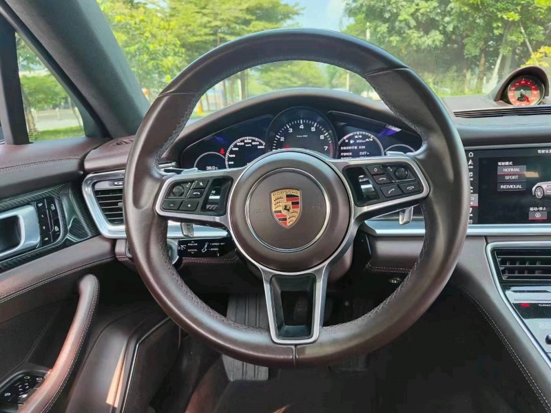 东莞19年保时捷帕拉梅拉4