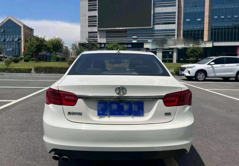 北京19年北汽绅宝D702