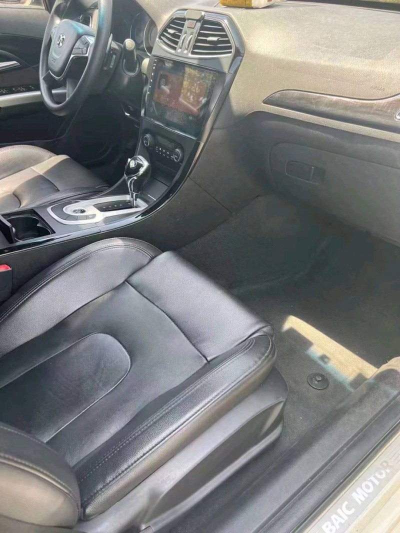 北京19年北汽绅宝D704