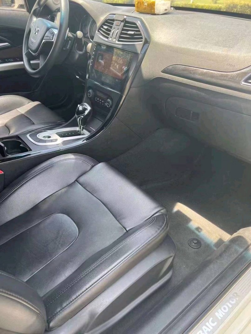 北京19年北汽绅宝D707