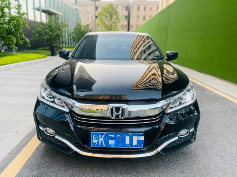 东莞17年本田雅阁1