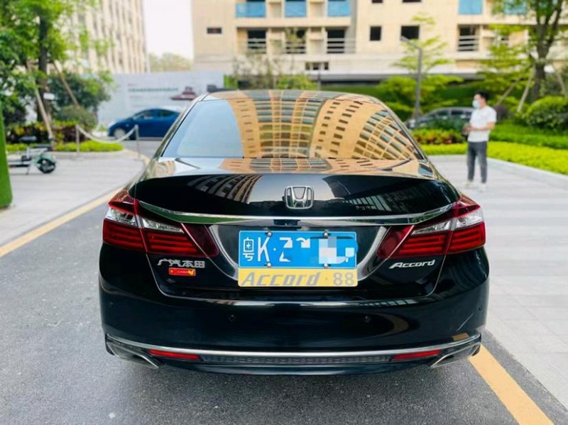 东莞17年本田雅阁3