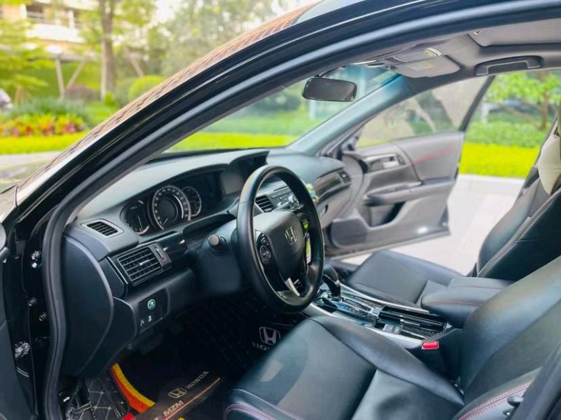 东莞17年本田雅阁7