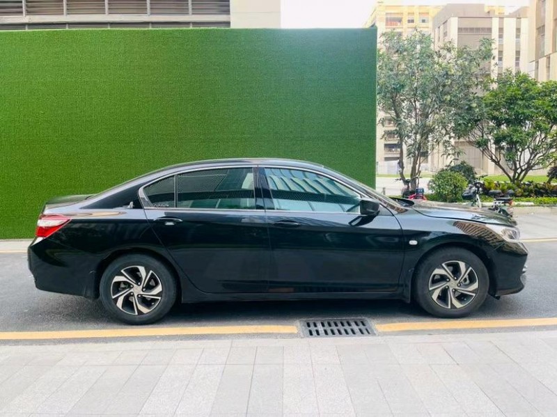 东莞17年本田雅阁8